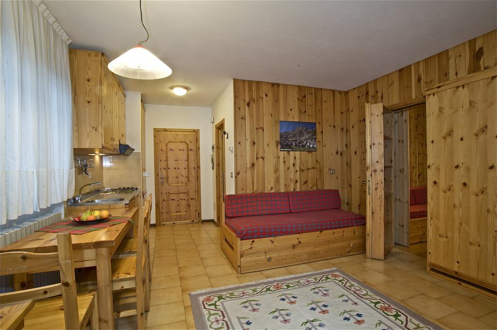 Residence Raffaella Santa Caterina Valfurva Szoba fotó
