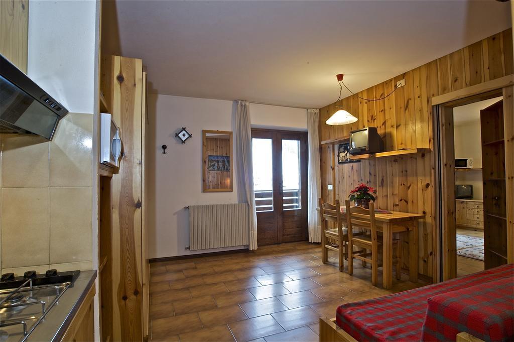 Residence Raffaella Santa Caterina Valfurva Szoba fotó